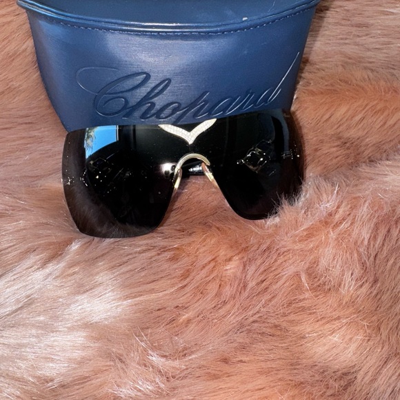 Chopard Sunglasses with Gold and Black Details - Picture 7 of 9